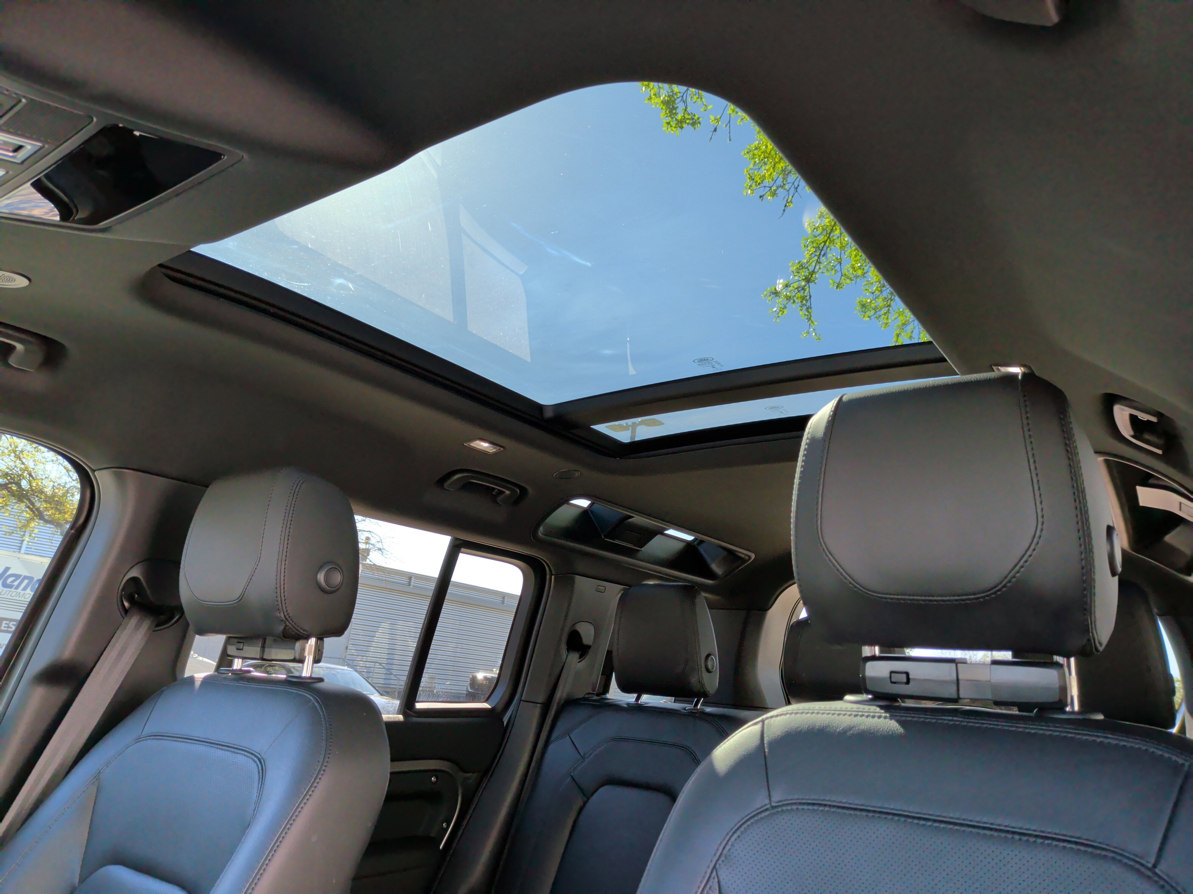 Used 2024 Land Rover Defender 110 S image 28