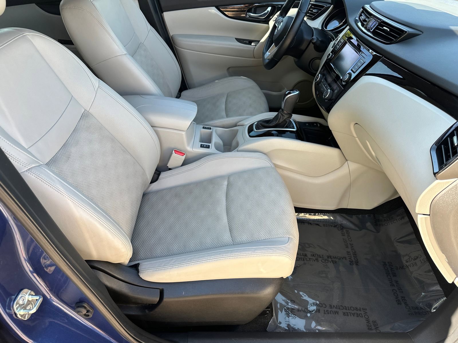 Used 2022 Nissan Rogue Sport SV w/ Technology Package image 11