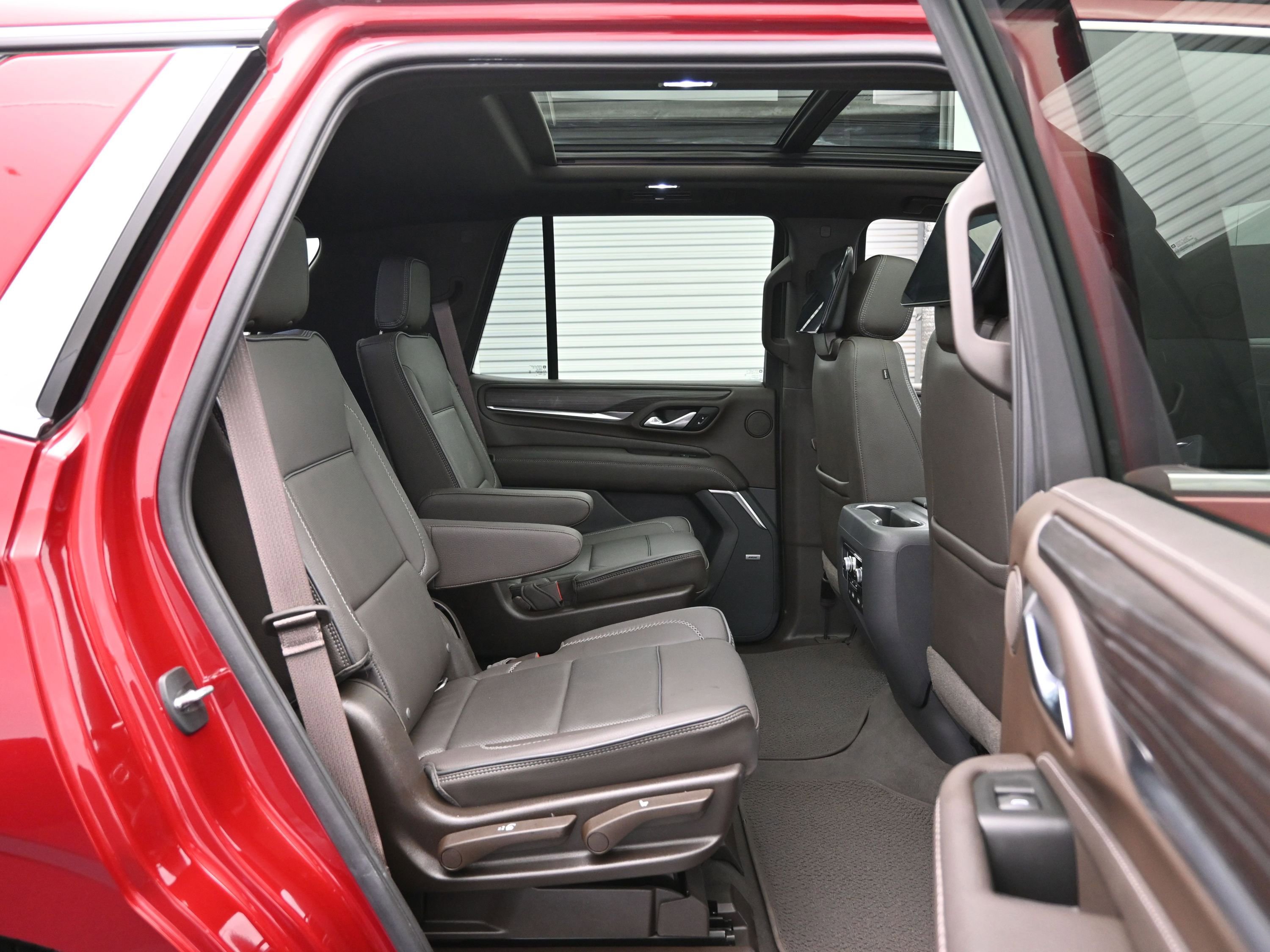 Used 2021 GMC Yukon Denali w/ Denali Ultimate Package image 12