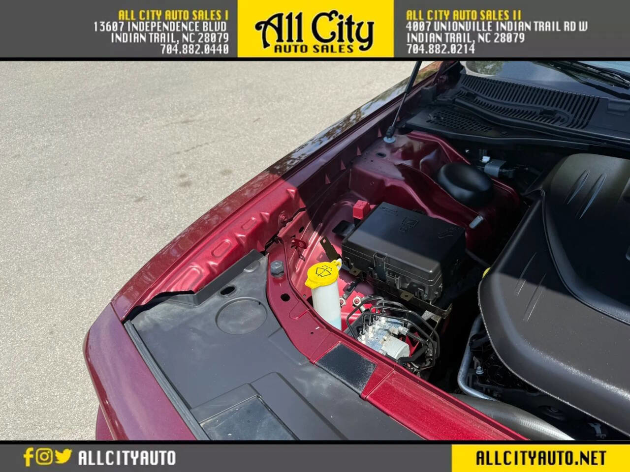 Used 2020 Dodge Challenger SXT w/ Blacktop Package RWD image 38