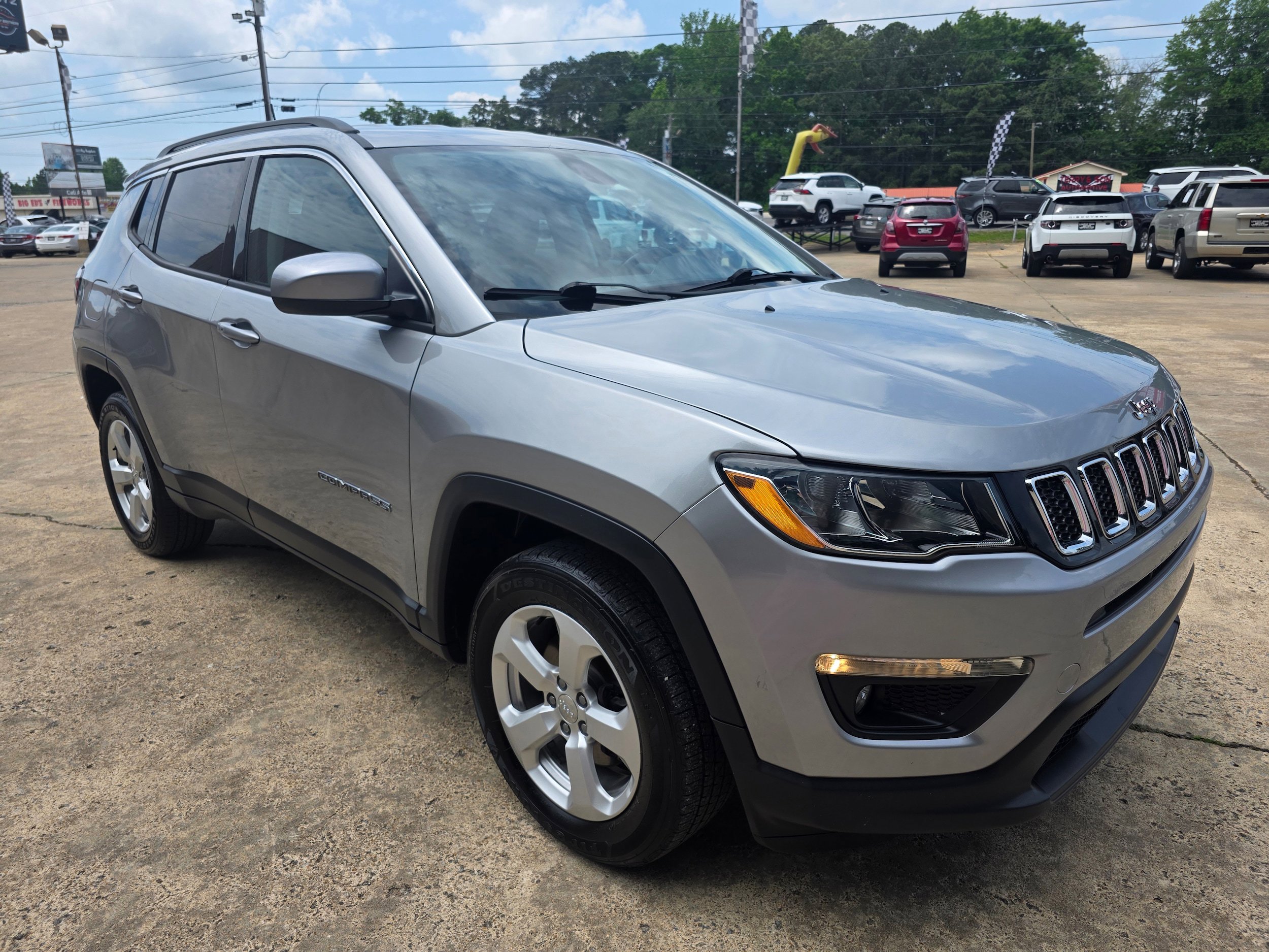 Used 2019 Jeep Compass Latitude w/ Cold Weather Group AWD/4WD image 3