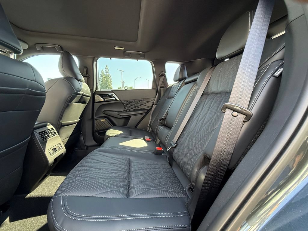 New 2026 Mitsubishi Outlander SEL Black Edition FWD image 39