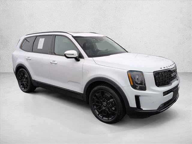 Used 2022 Kia Telluride SX w/ SX Prestige Package image 3