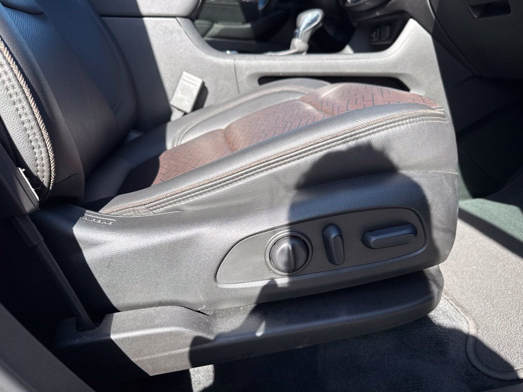Used 2023 Chevrolet Traverse High Country AWD/4WD image 12