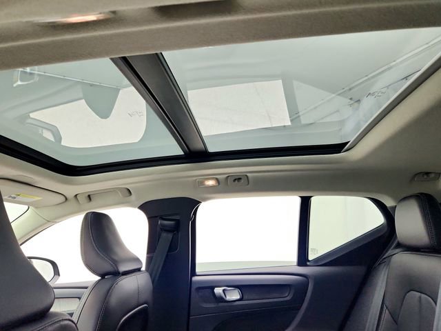 New 2026 Volvo XC40 B5 Core w/ Climate Package image 18