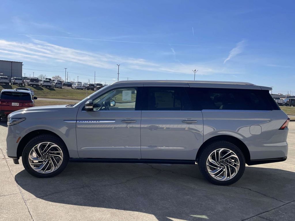 New 2025 Lincoln Navigator L Reserve image 6