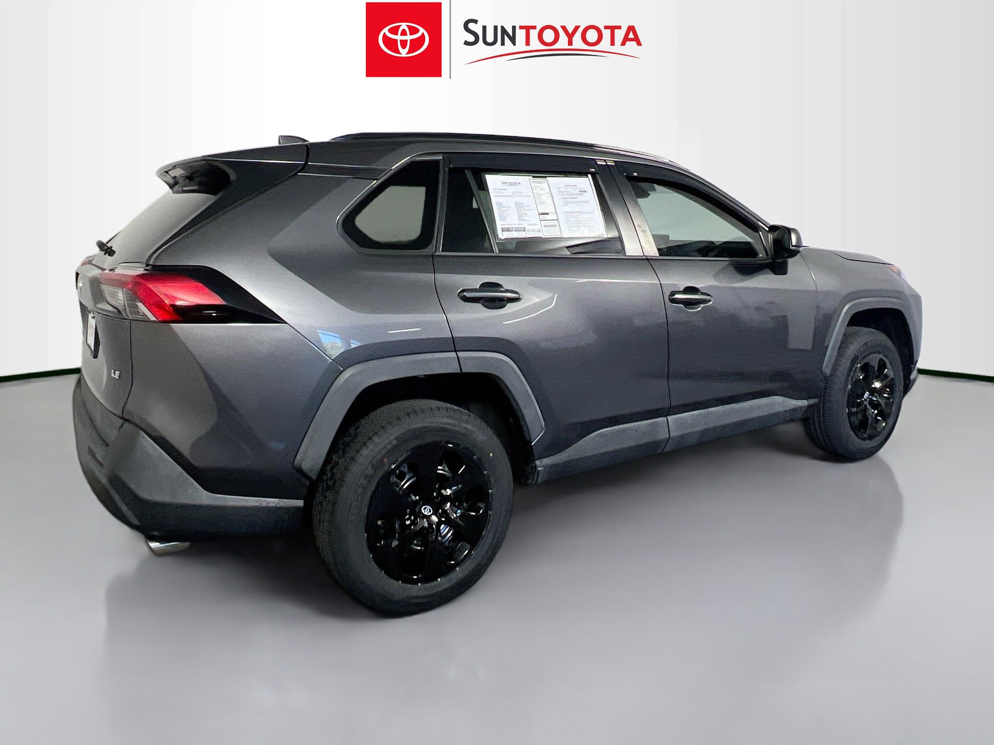 Used 2019 Toyota RAV4 LE FWD image 4