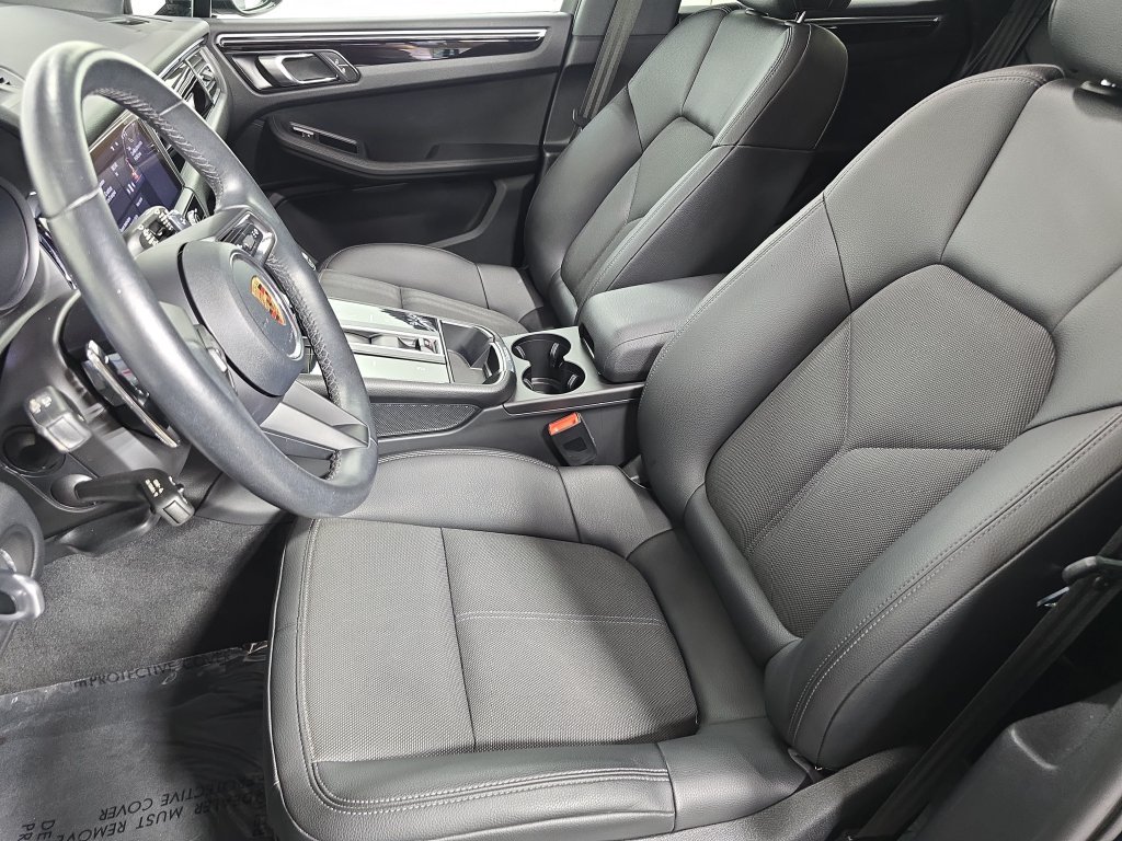 Certified 2023 Porsche Macan AWD/4WD image 5