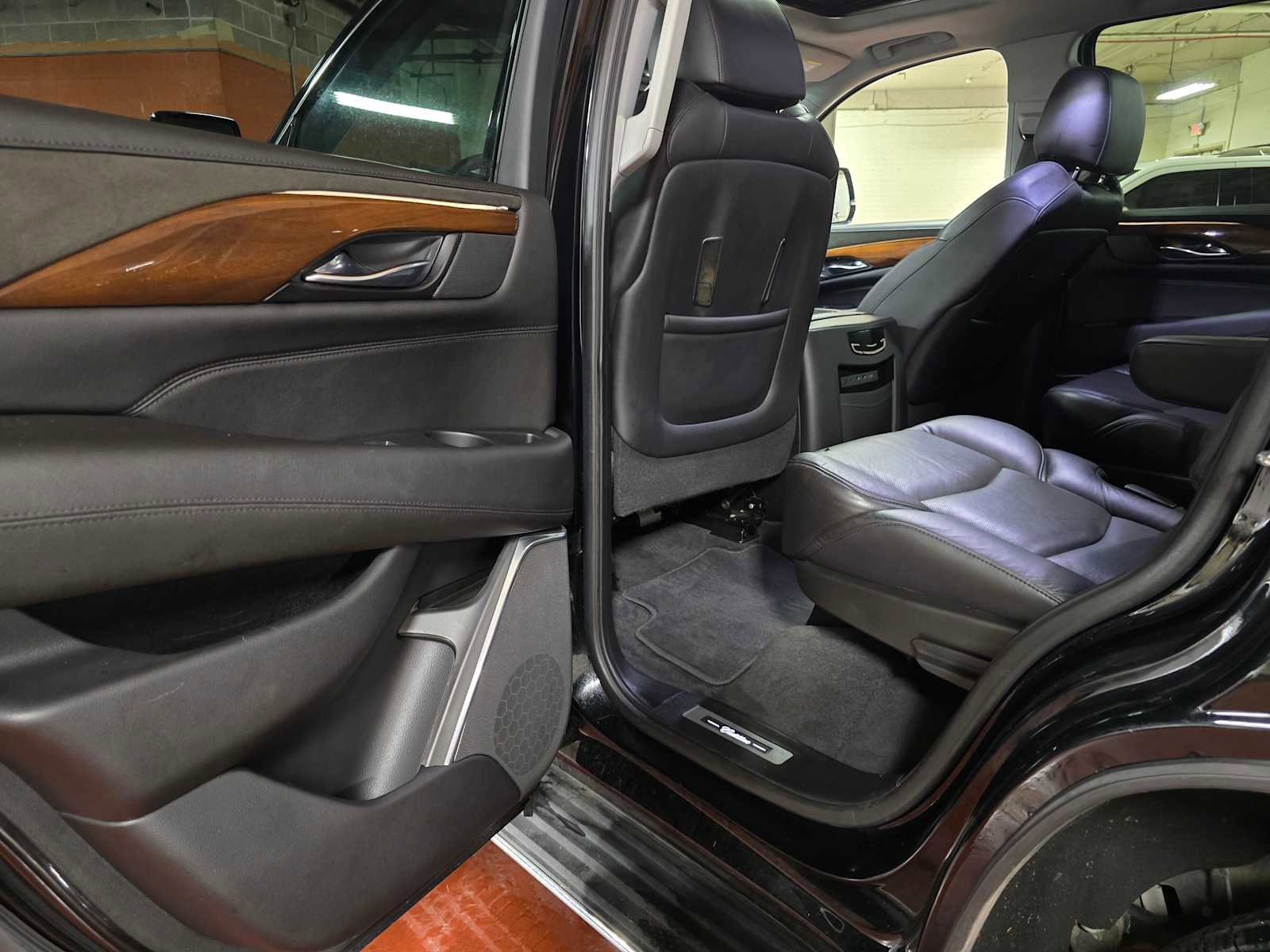 Used 2020 Cadillac Escalade Premium Luxury image 22