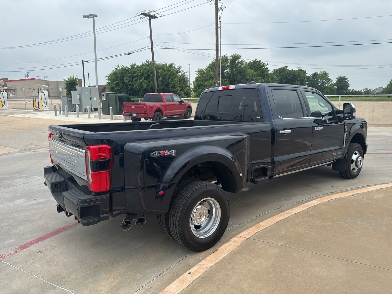 Used 2024 Ford F350 Platinum AWD/4WD image 5