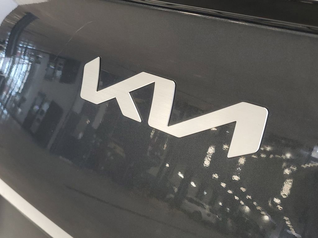 Used 2023 Kia Sportage LX image 7