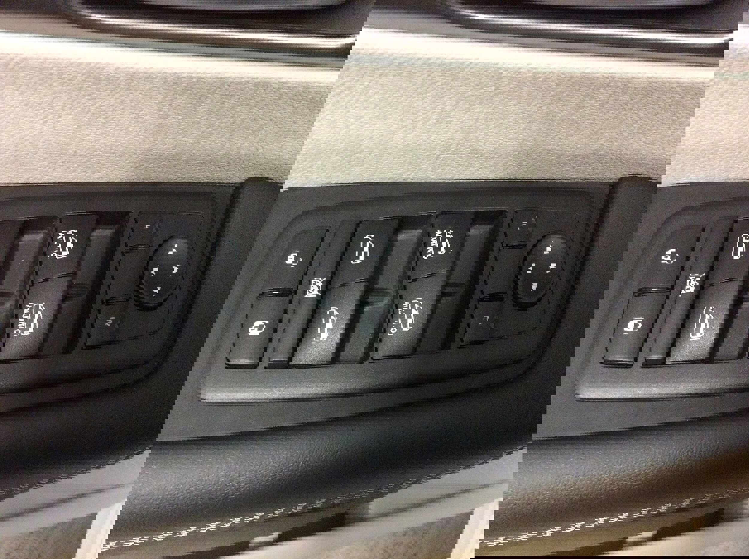 Used 2024 Chrysler Pacifica Touring-L image 14