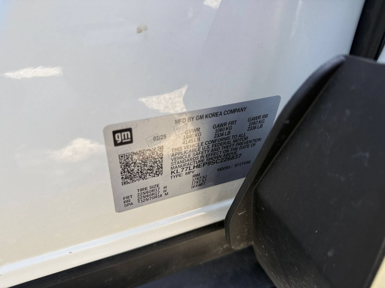 Used 2025 Chevrolet Trax LT FWD image 25