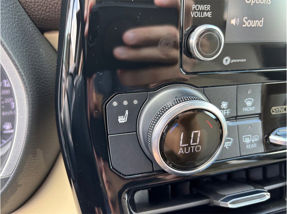 Used 2020 Toyota Highlander XLE FWD image 29