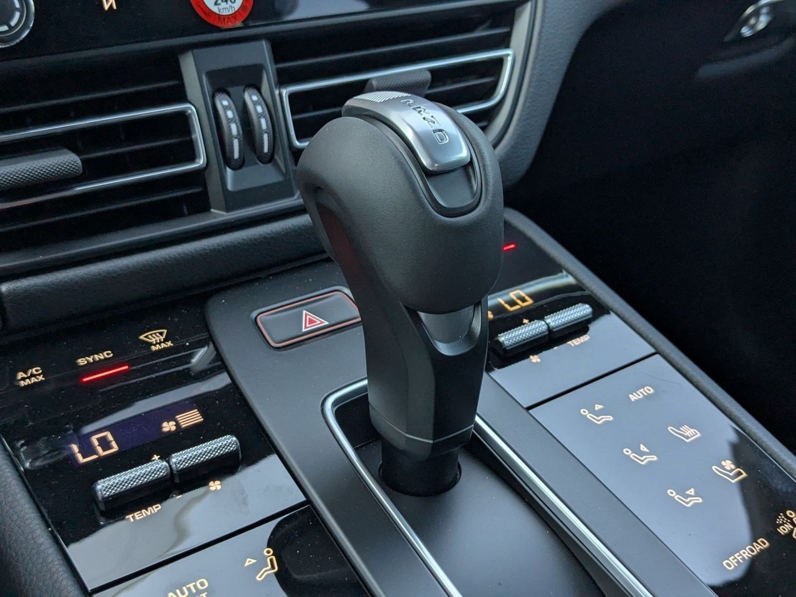 Certified 2026 Porsche Macan Turbo AWD/4WD image 20
