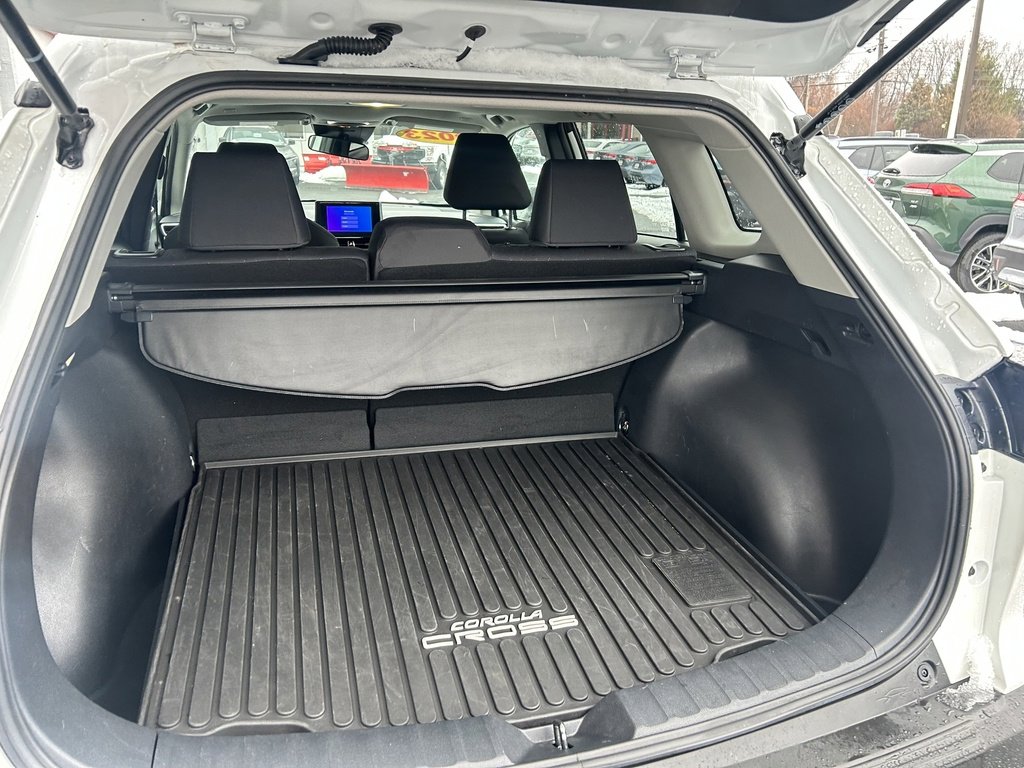 Used 2023 Toyota Corolla Cross LE image 10
