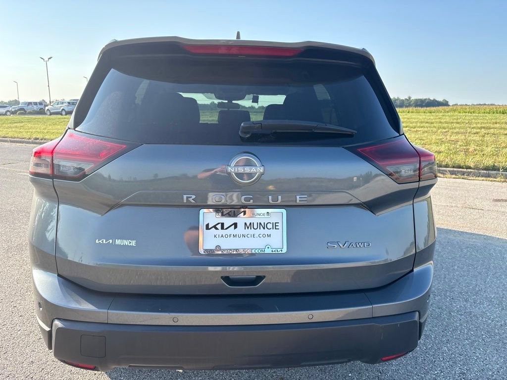 Used 2024 Nissan Rogue SV AWD/4WD image 12