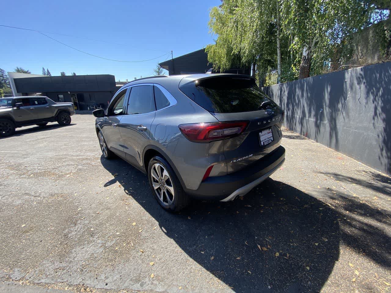 Used 2025 Ford Escape Platinum AWD/4WD image 4
