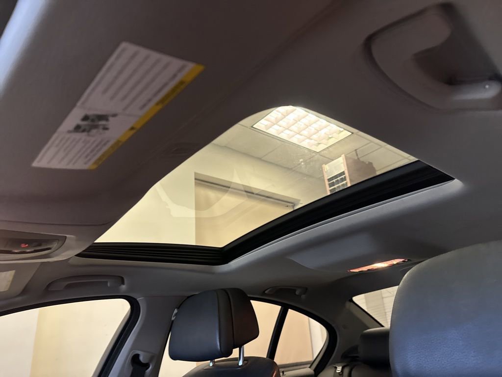 Used 2013 BMW 528i xDrive Sedan AWD/4WD image 10