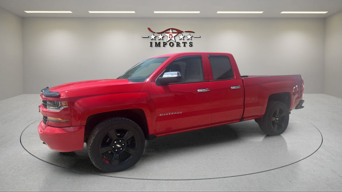 Used 2017 Chevrolet Silverado 1500 Custom w/ Custom Convenience Package AWD/4WD image 2