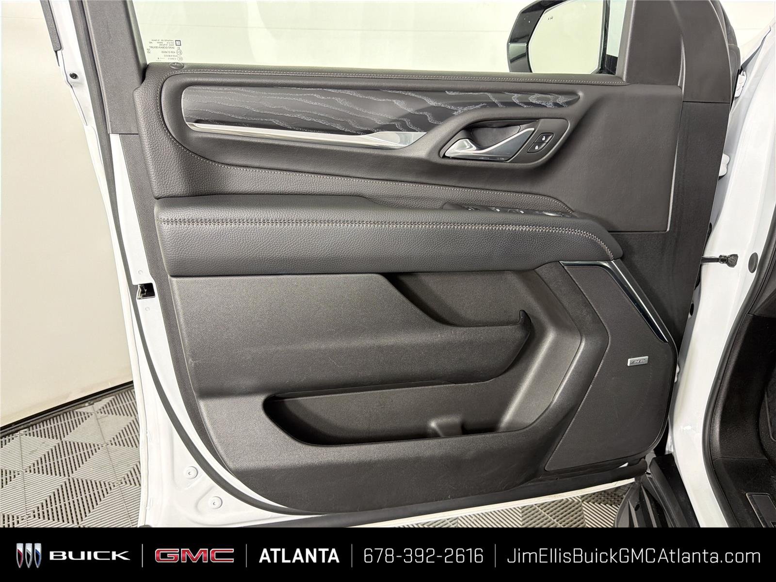 Used 2024 GMC Yukon XL Denali RWD image 7