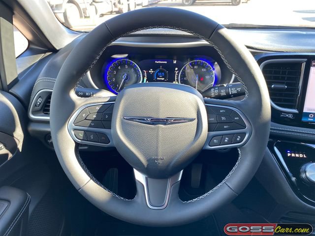 New 2026 Chrysler Pacifica Select FWD image 16