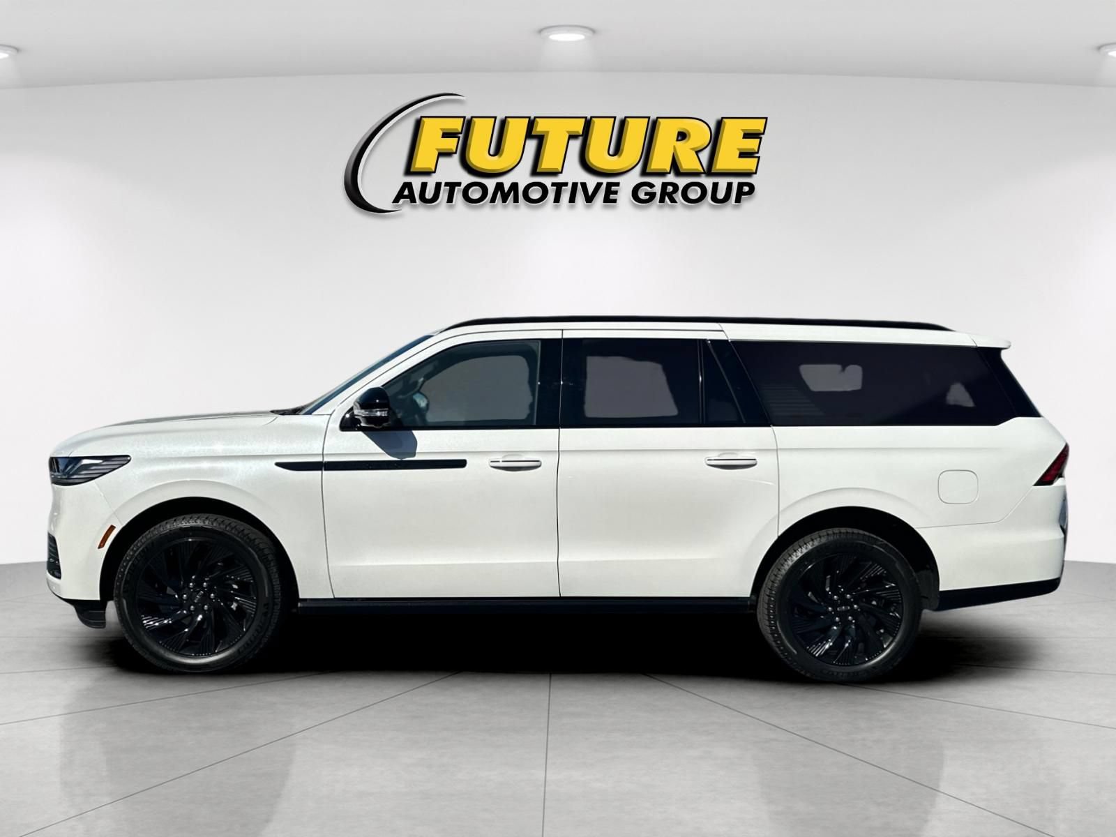 New 2026 Lincoln Navigator L Reserve w/ Jet Appearance Package AWD/4WD image 6