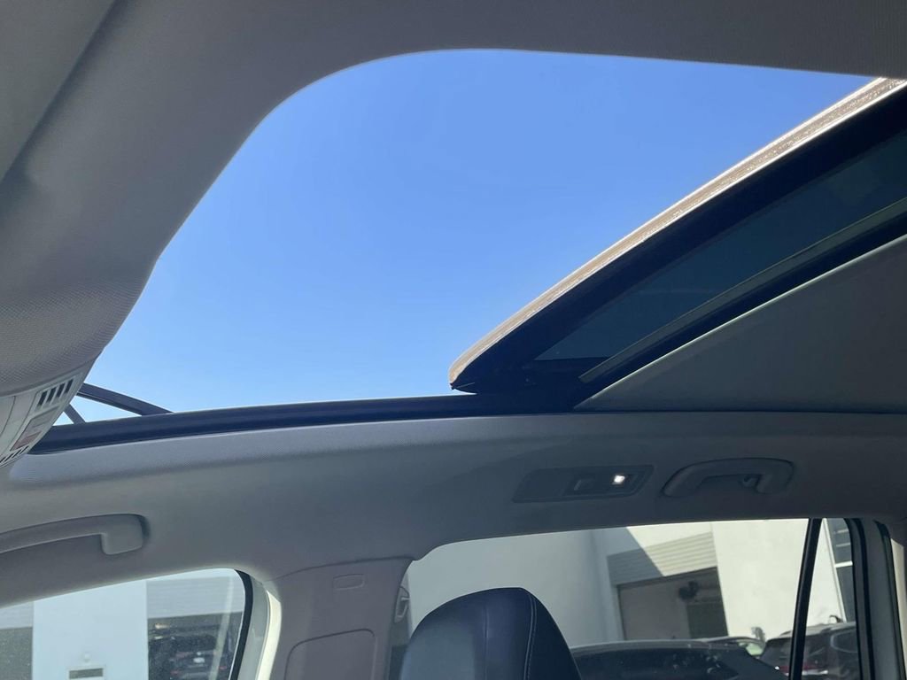 Used 2018 Volkswagen Tiguan SE w/ Panoramic Sunroof Package image 13