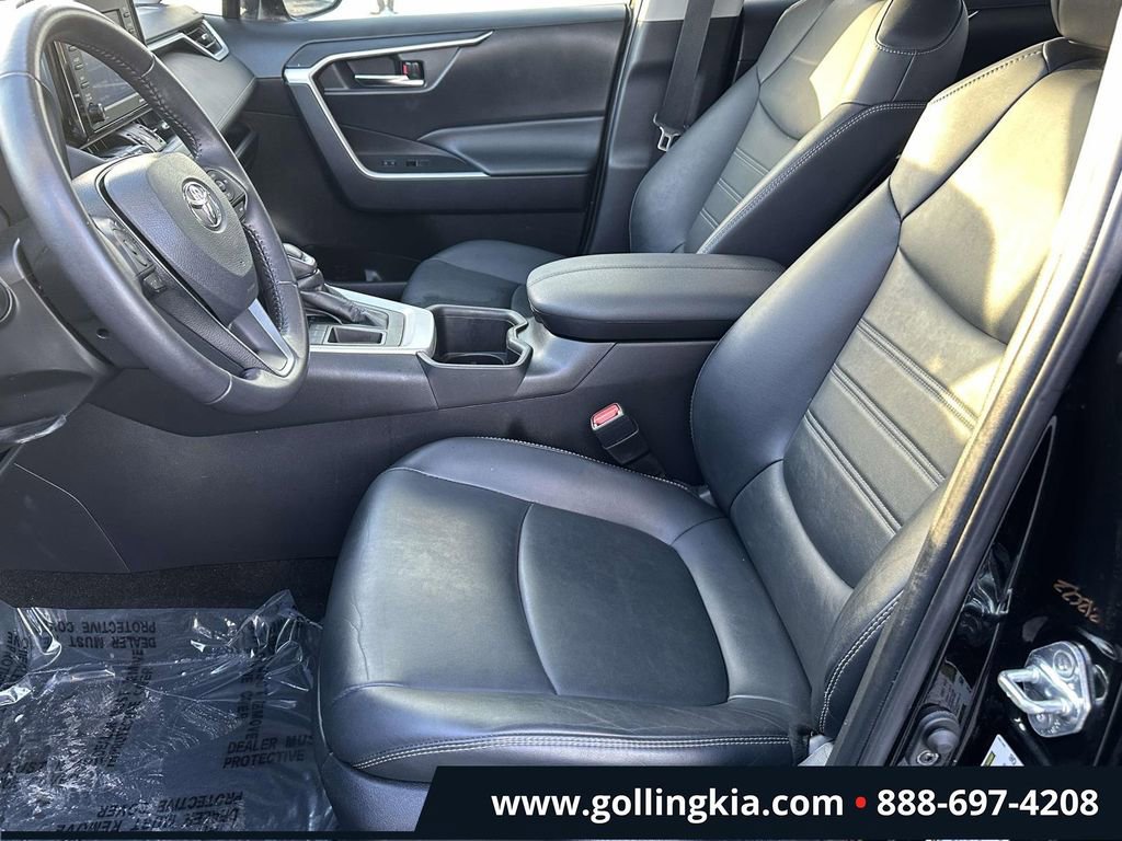 Used 2022 Toyota RAV4 XLE Premium image 17
