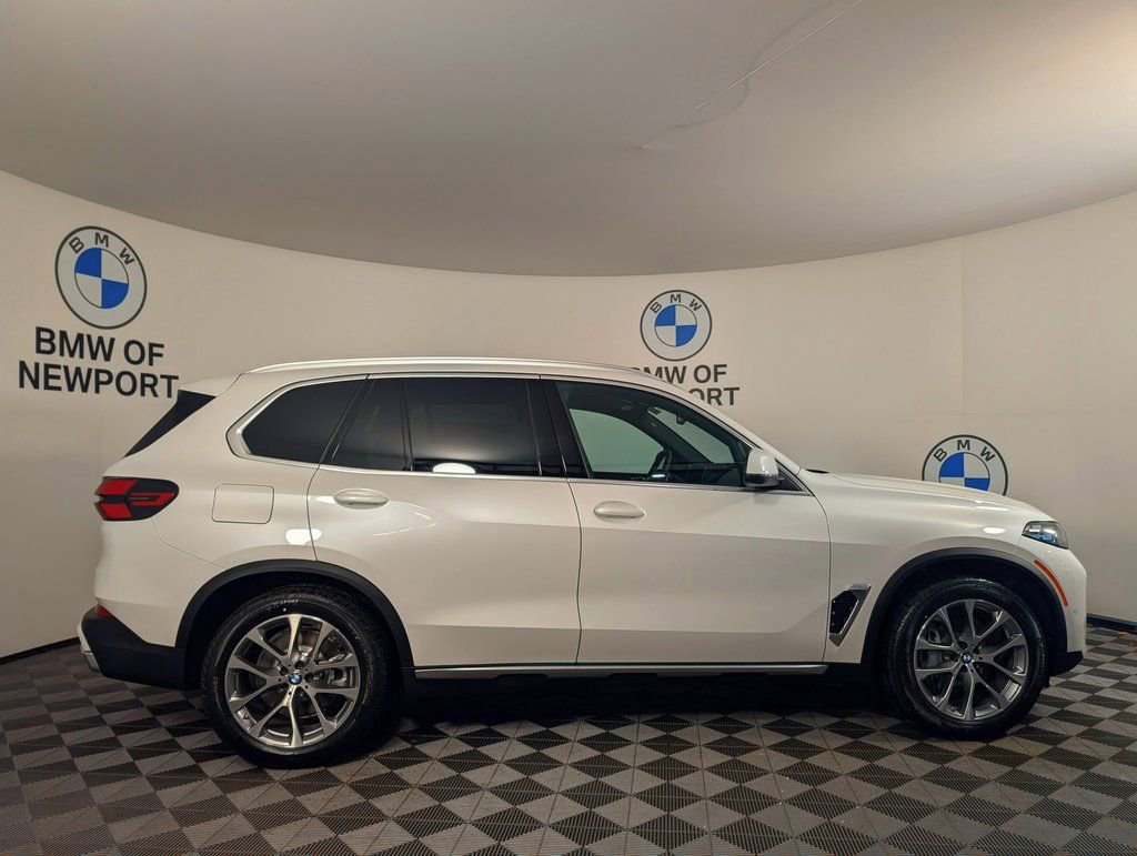 New 2026 BMW X5 xDrive50e image 5