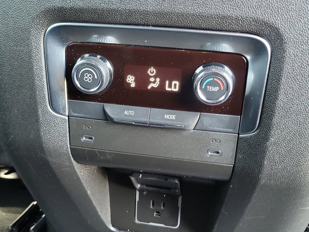 Used 2025 Chevrolet Tahoe LT AWD/4WD image 23