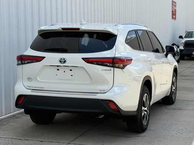 Used 2020 Toyota Highlander XLE AWD/4WD image 4