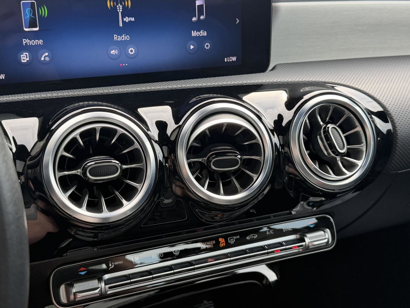 Used 2025 Mercedes-Benz CLA 250 4MATIC image 23