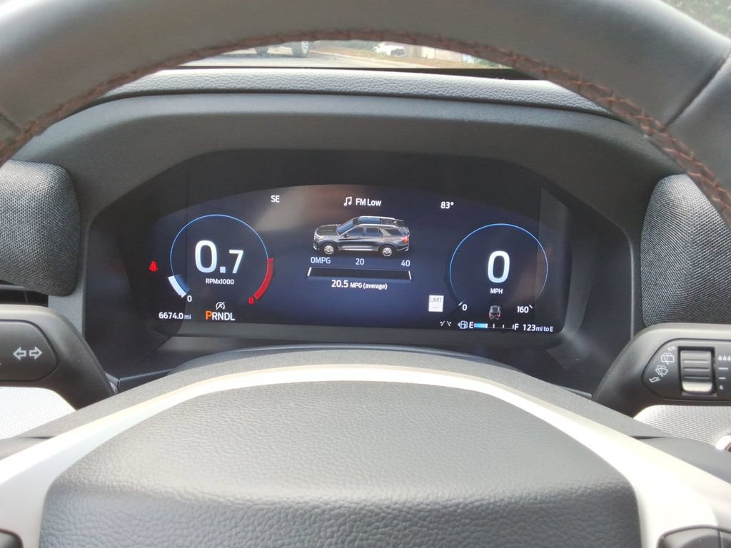 Used 2025 Ford Explorer Active RWD image 28