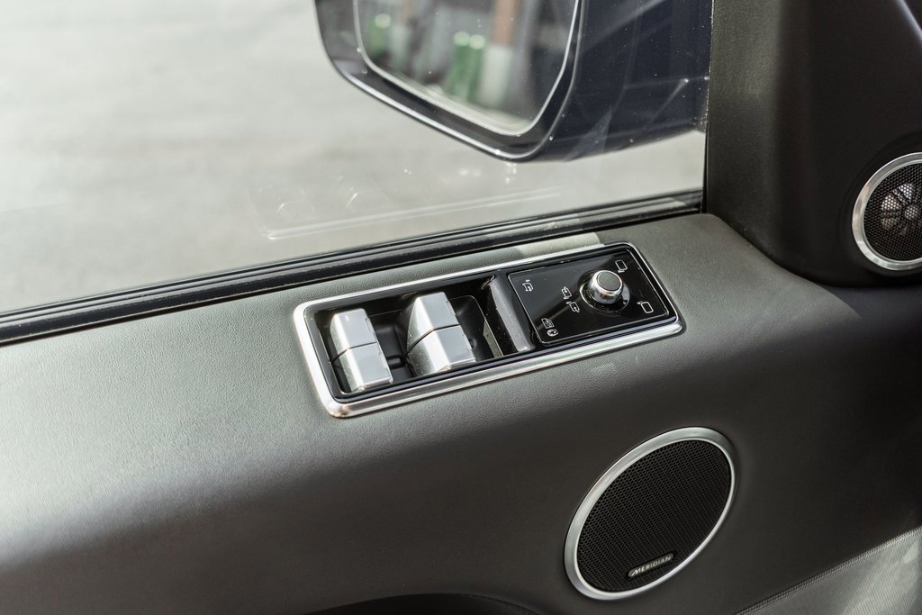 Used 2022 Land Rover Range Rover Sport HST image 16