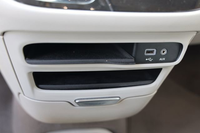 Used 2018 Chrysler Pacifica Touring-L w/ Tire & Wheel Group FWD image 24