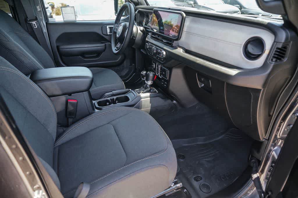 Used 2026 Jeep Wrangler Unlimited Sport AWD/4WD image 15