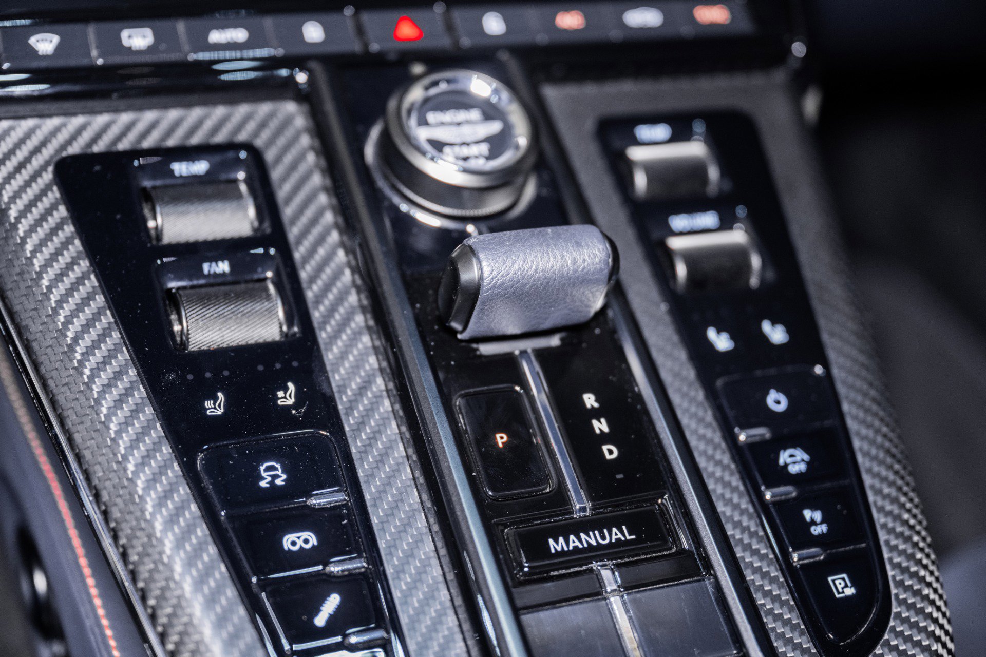 Used 2025 Aston Martin V8 Vantage Coupe image 34