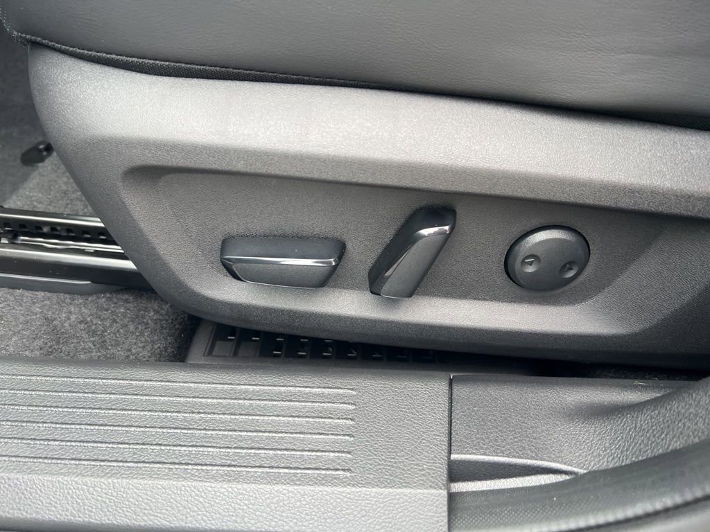 New 2026 Nissan Rogue Platinum image 14