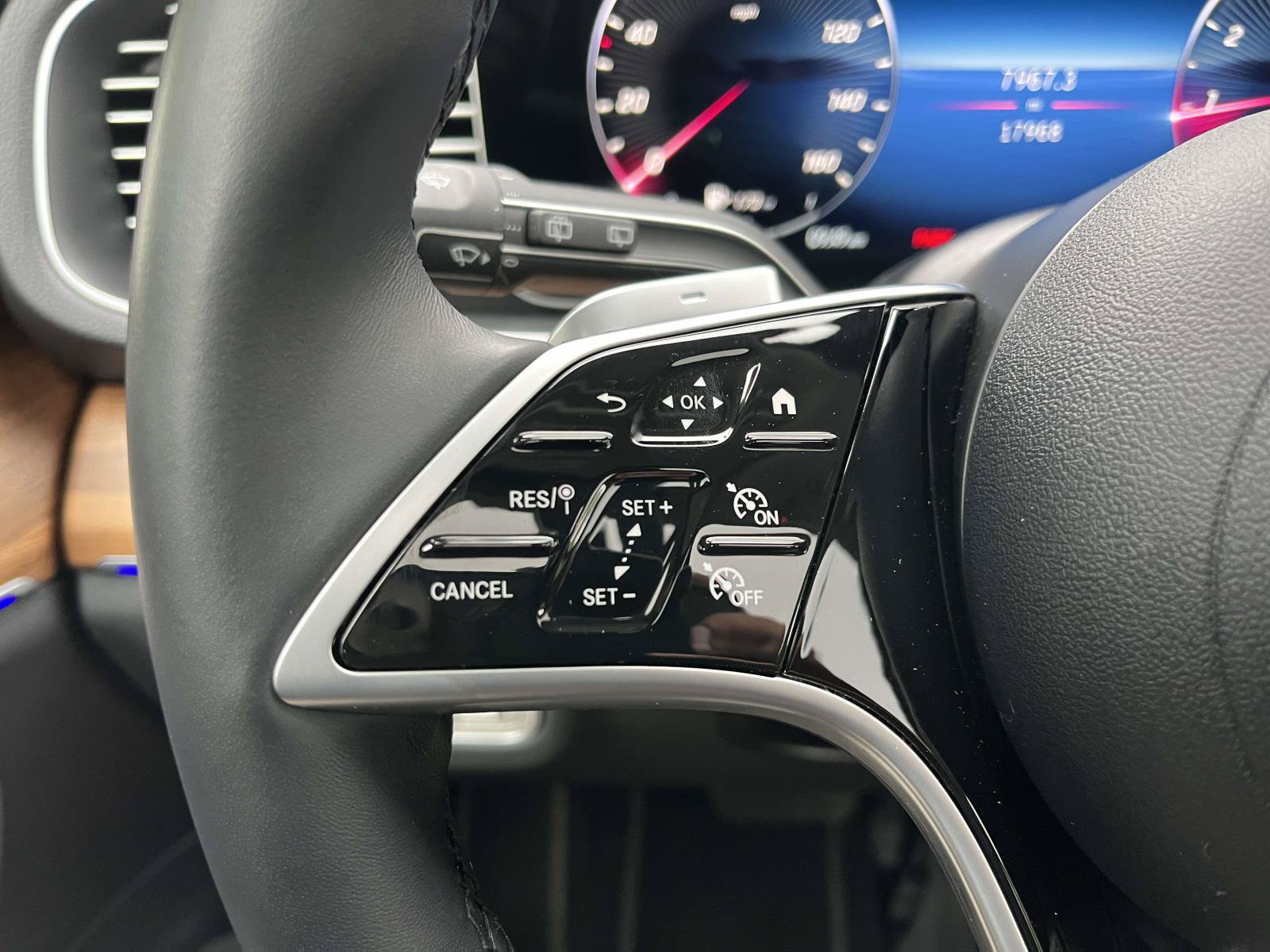 Certified 2025 Mercedes-Benz GLE 350 4MATIC image 24