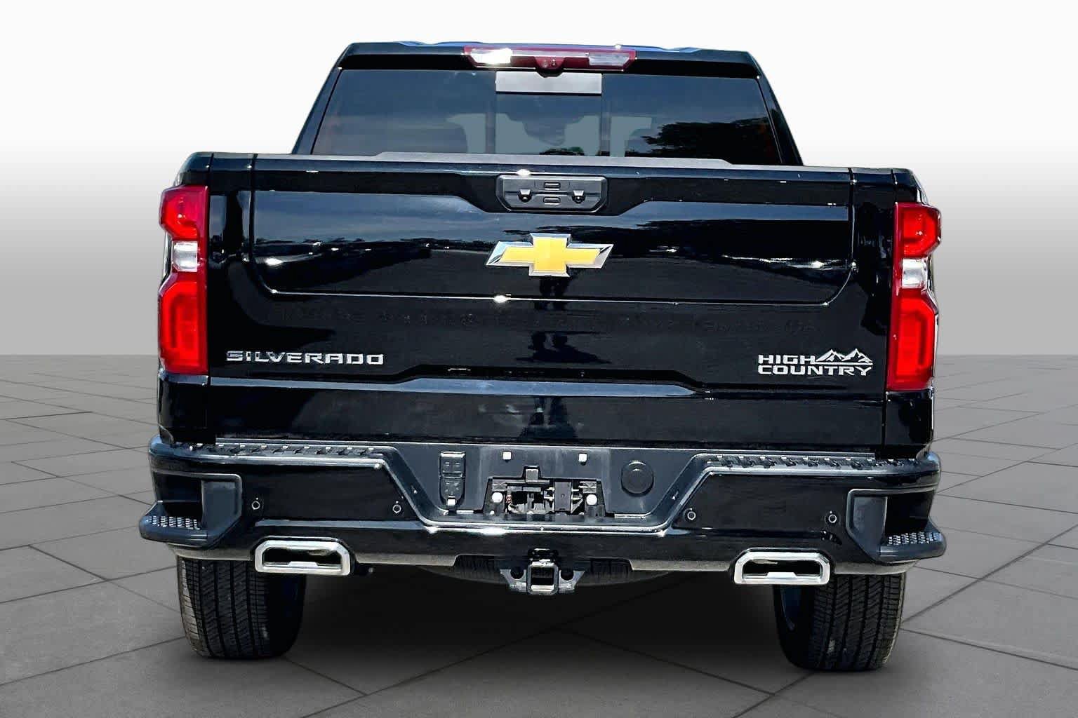 Used 2024 Chevrolet Silverado 1500 High Country w/ High Country Premium Package AWD/4WD image 5