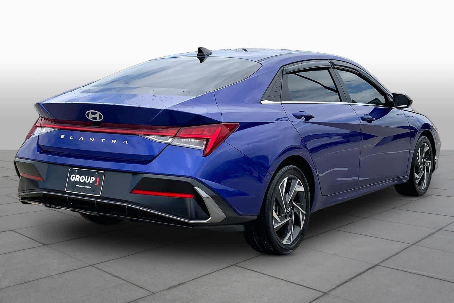 Used 2024 Hyundai Elantra SEL w/ Convenience Package FWD image 12