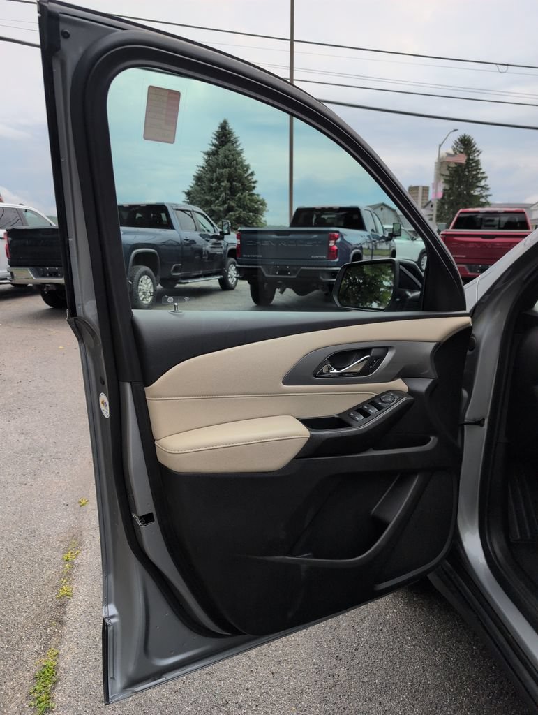 Used 2023 Chevrolet Traverse LS AWD/4WD image 5