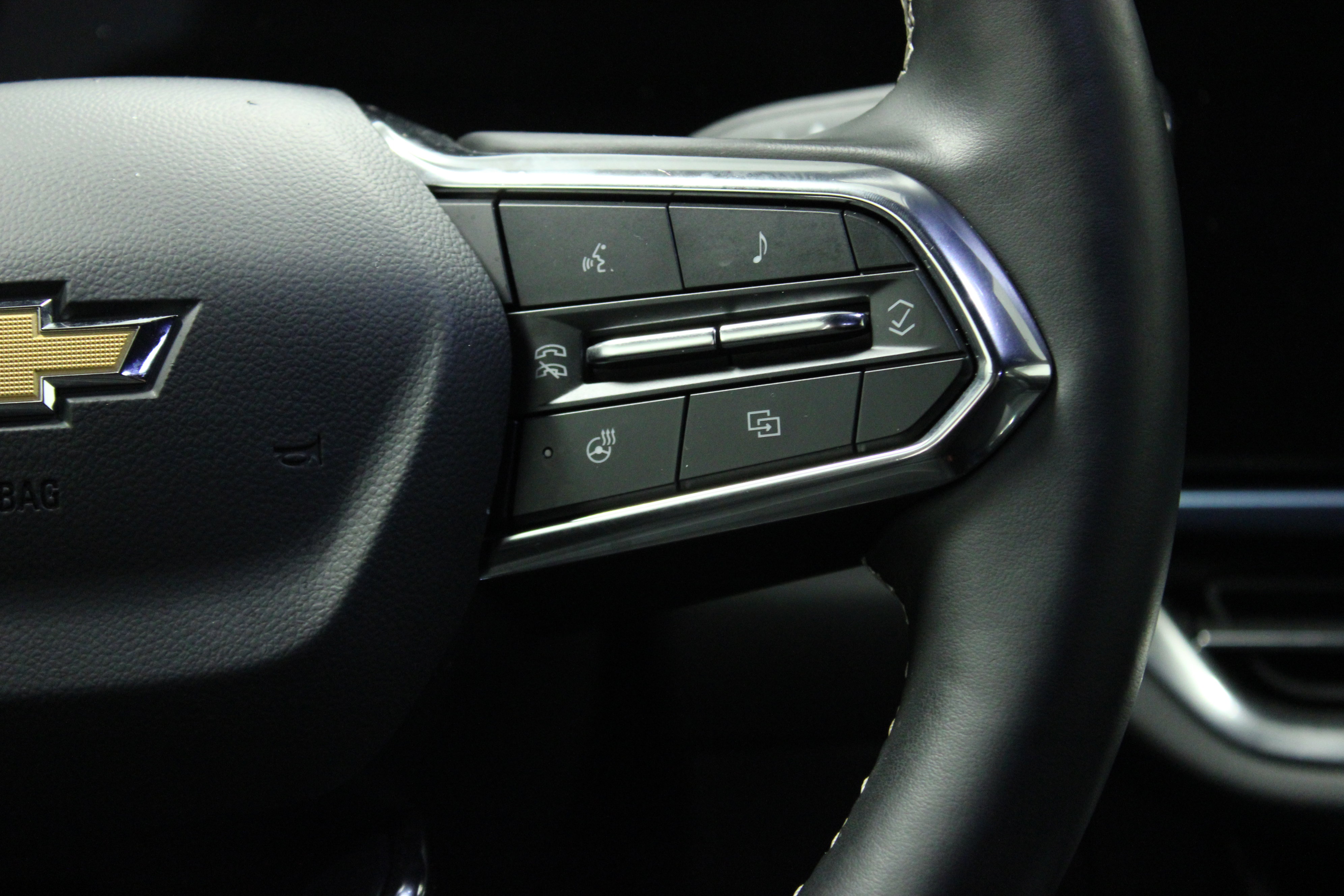 Used 2025 Chevrolet Equinox EV LT w/ Convenience Package image 22