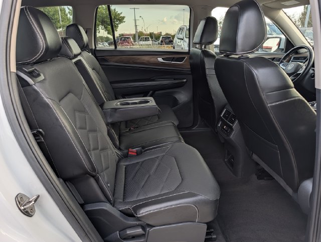 Used 2024 Volkswagen Atlas SE FWD image 30