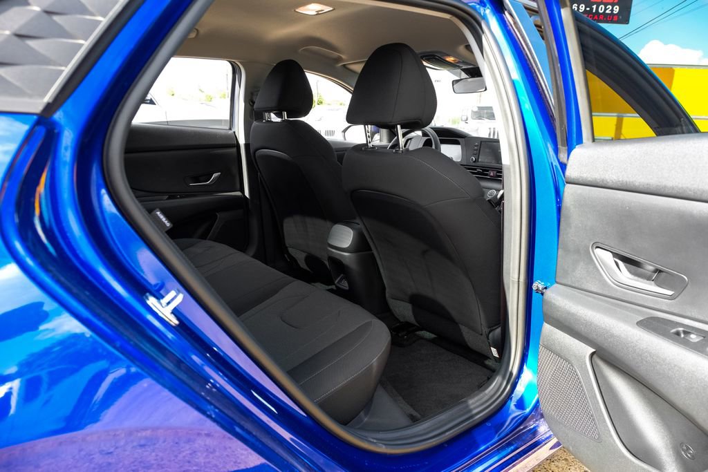 Used 2025 Hyundai Elantra SE image 38