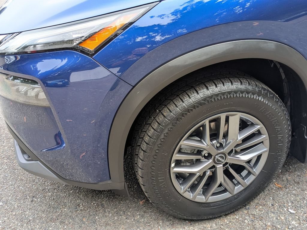 Used 2023 Nissan Rogue S AWD/4WD image 10