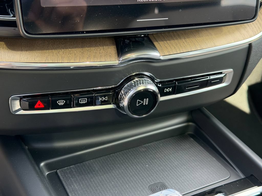 New 2026 Volvo XC60 B5 Core w/ Climate Package AWD/4WD image 25