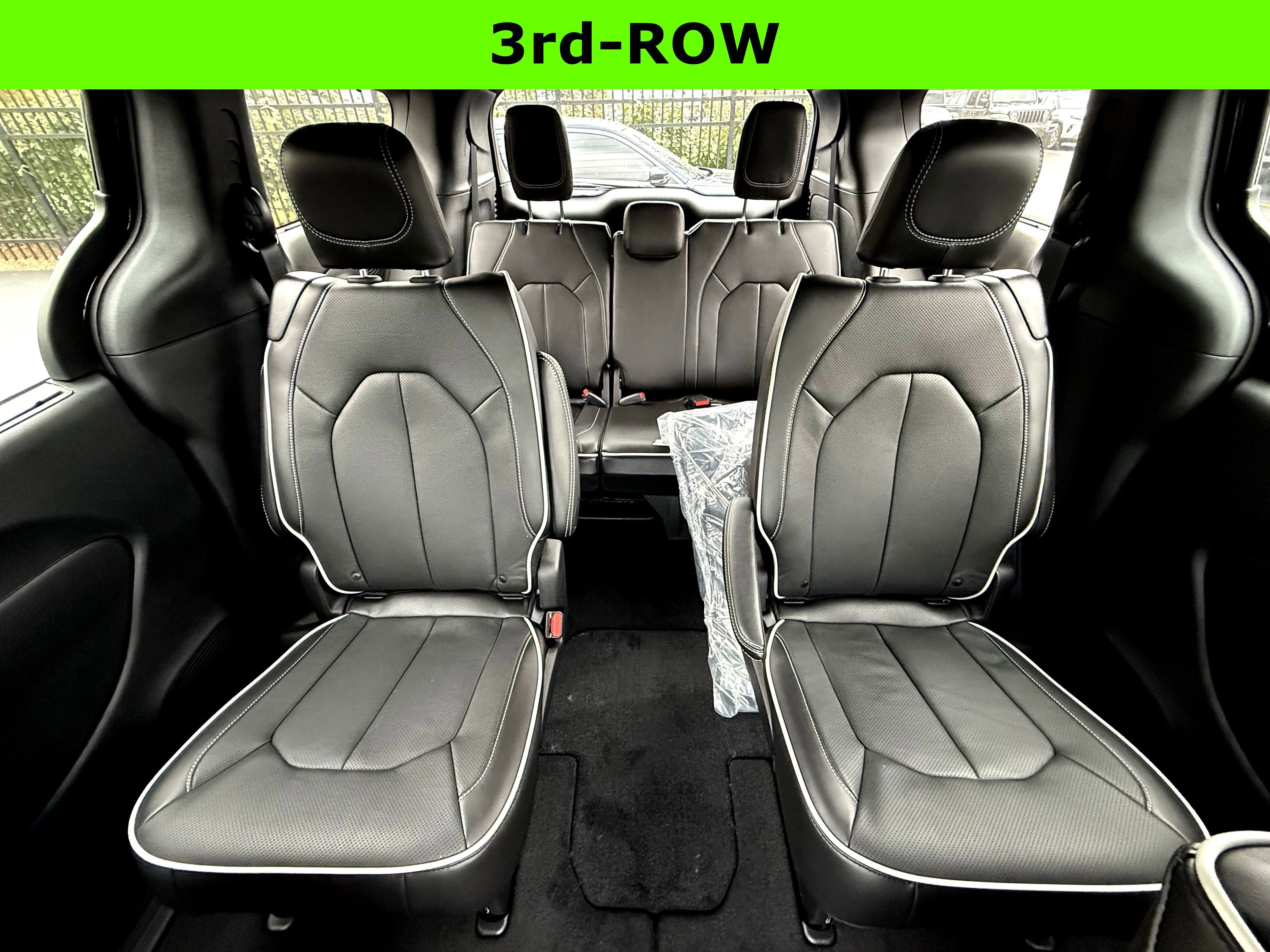 New 2026 Chrysler Pacifica Limited image 34