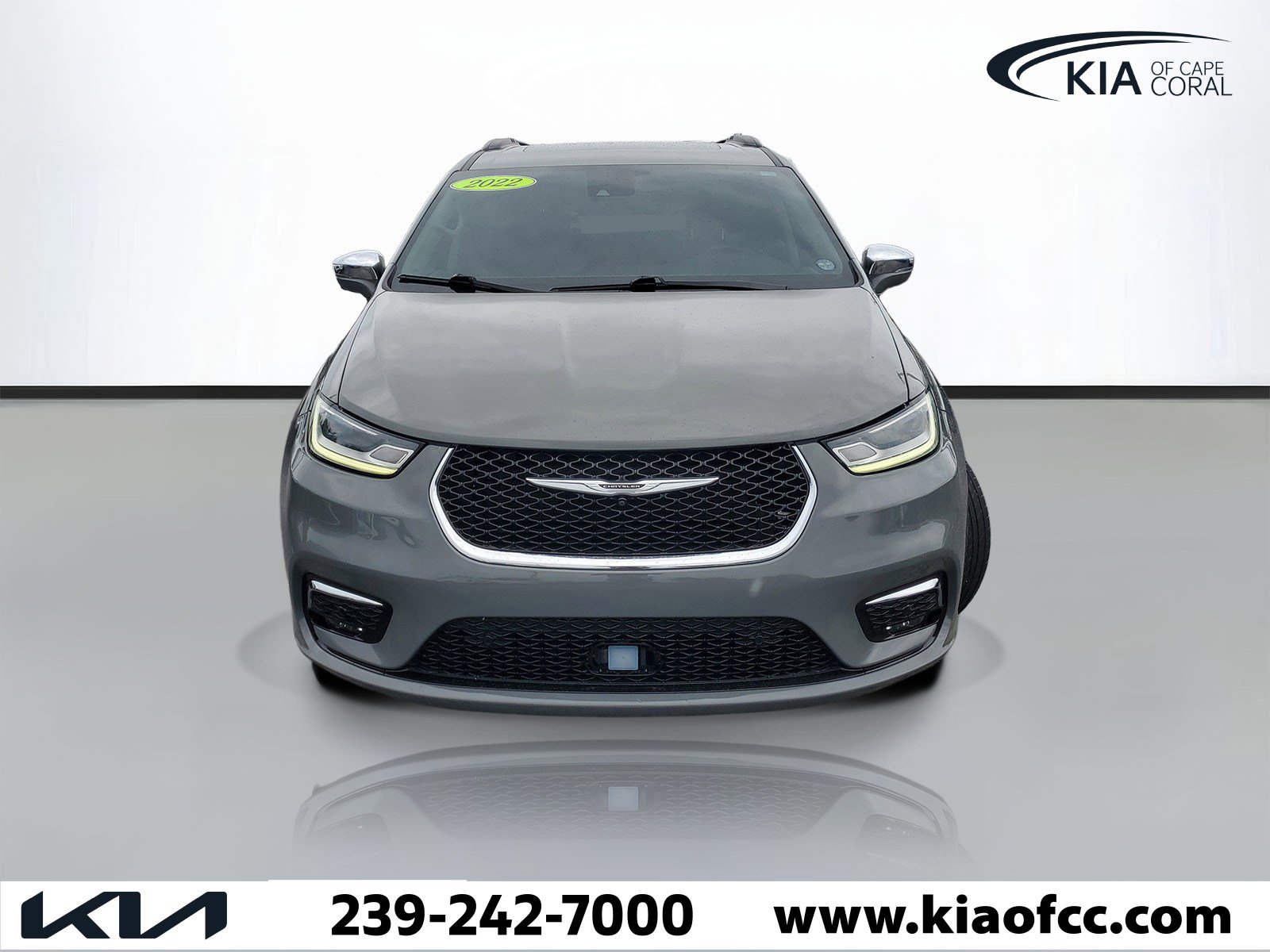 Used 2022 Chrysler Pacifica Limited FWD image 2